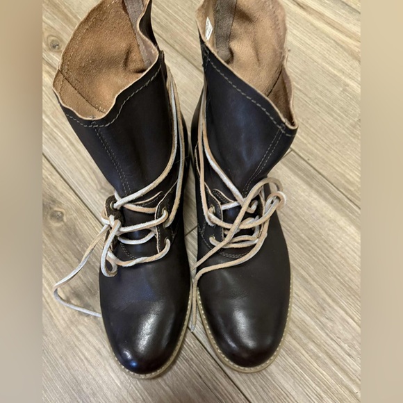 Timberland Black Leather Boots - Picture 1 of 12